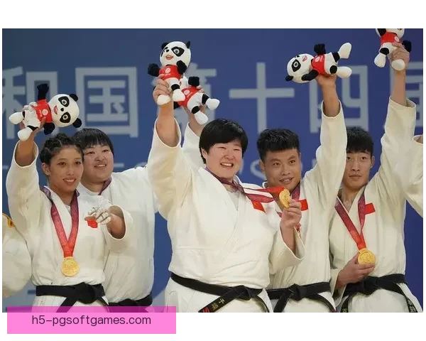 柔道冠军：力量与技巧的完美结合