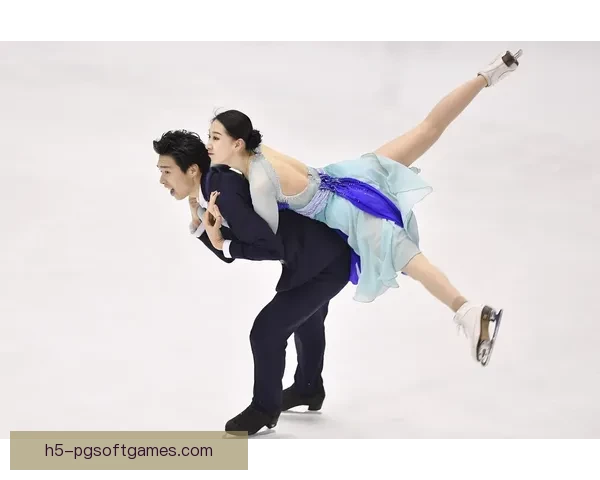 滑冰冠军：冰上华尔兹的绝美舞者